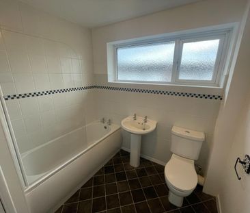 3 bedroom terraced house to rent - Photo 2