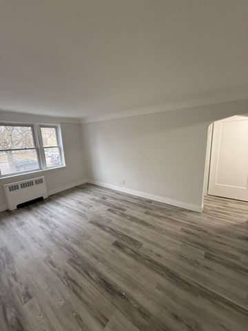 280 Blake Boulevard - 3 Ottawa ON K1L 6L7 - Photo 2