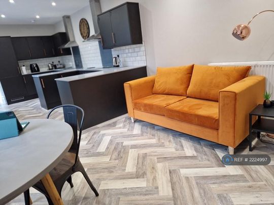 1 bedroom in a house share to rent - Photo 1