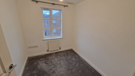 2 bed flat to rent in Massingham Park, Taunton - Photo 3