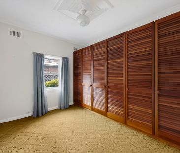 Charming Two-Bedroom Home in Prime Essendon Location - Photo 4