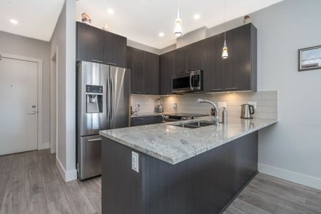 Stylish Condo - Photo 4