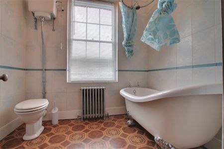 3 bedroom semi-detached house to rent - Photo 5