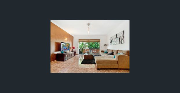 Exceptional Apartment in a Prime Ashfield Location! - Photo 1
