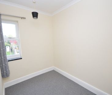 3 bedroom terraced house - Photo 1
