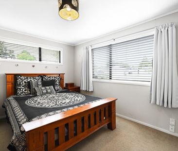 Welcome to this fantastic three-bedroom plus a sleepout, single-bat... - Photo 6