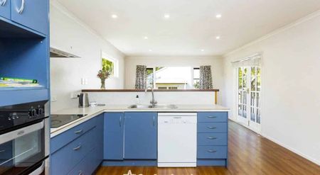 Charming 3BR Family Home in Te Marua - Photo 3