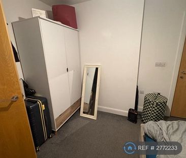 1 bedroom in a flat share to rent - Photo 5