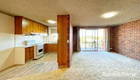 Walking distance to town centre - 2 bedroom unit including water - Photo 4