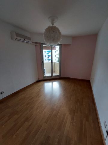 Location Appartement 4 pièces 81m² NICE 06200 - Photo 2
