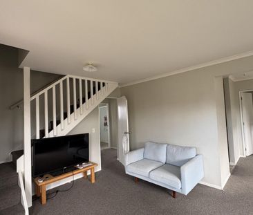 Spacious Four-Bedroom Townhouse - Hamilton East - Photo 5