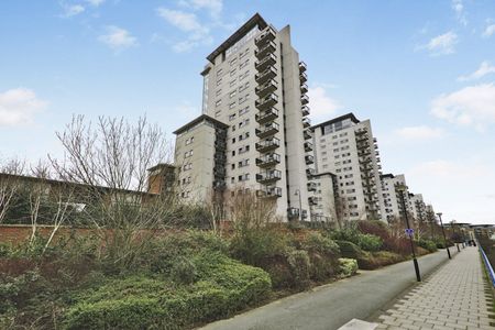 Erebus Drive, London, SE28 - Photo 5