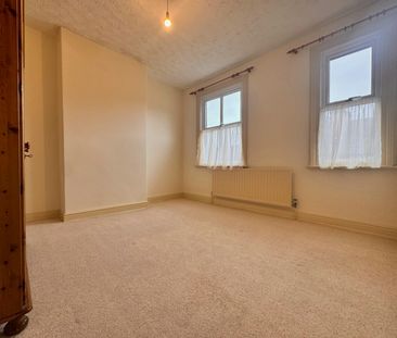 Terraced House to rent on - Photo 2