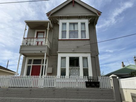 Tidy 2-Bedroom Apartment in Central Location - Photo 2