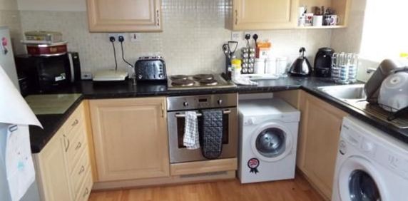 2 bedroom ground floor flat to rent - Photo 2