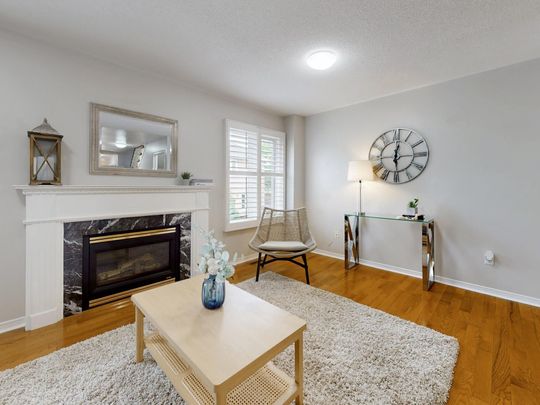 For Lease - 8 Coburg Crescent, Richmond Hill, Ontario - Photo 1