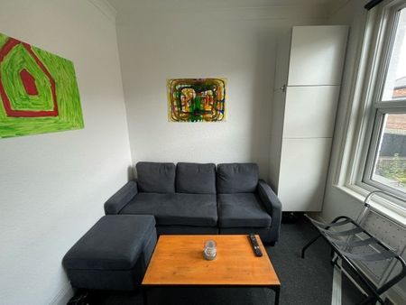 Rooms Available, Southcote Road 7 - Photo 2