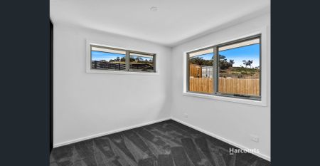 Brand-new villa - comfort and style awaits! - Photo 3