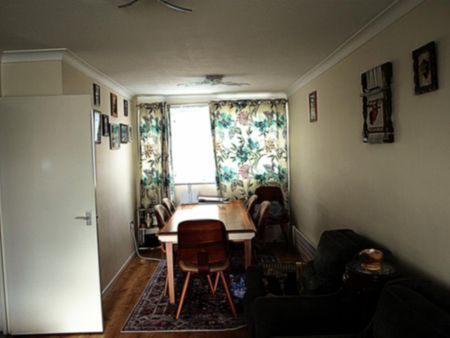 2 bedroom flat to rent - Photo 2