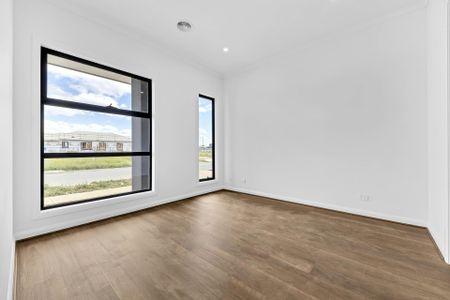 Zoned for Werribee Secondary – Brand New Family Home for Rent! - Photo 3