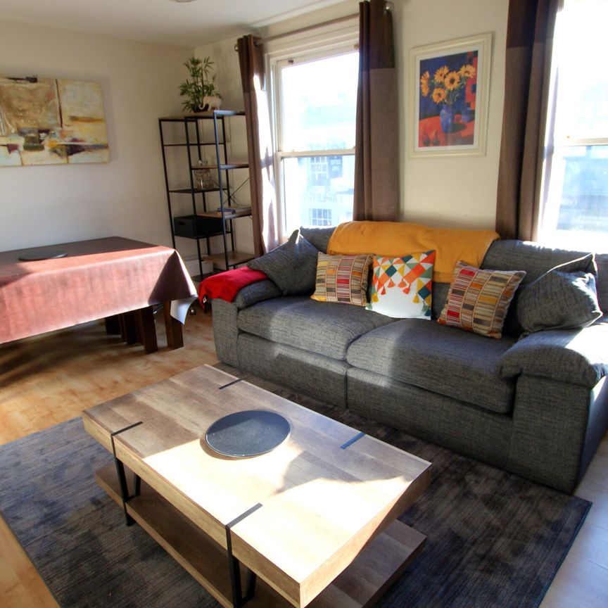 Room 6, 1 Montpellier Retreat, CHELTENHAM GL502XG - Photo 1