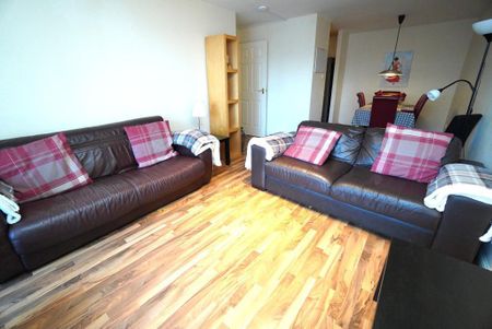 2 bedroom flat to rent - Photo 2