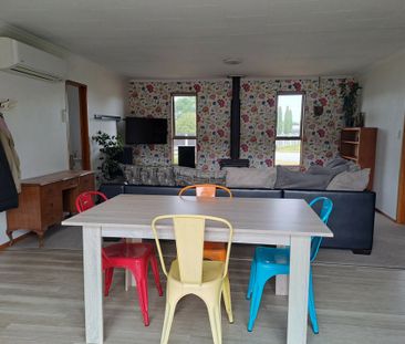 TWO BEDROOM CLYDE COTTAGE - Photo 2