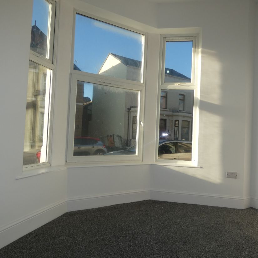 Moore Street - Photo 1