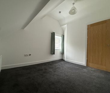 Dove Bank, Uttoxeter - Photo 3