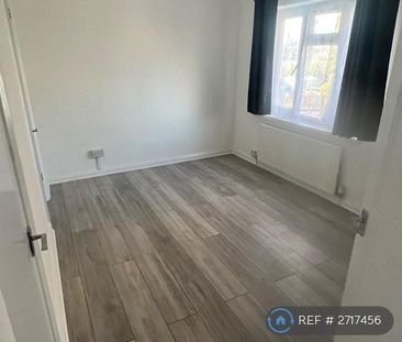 4 bedroom semi-detached house to rent - Photo 4