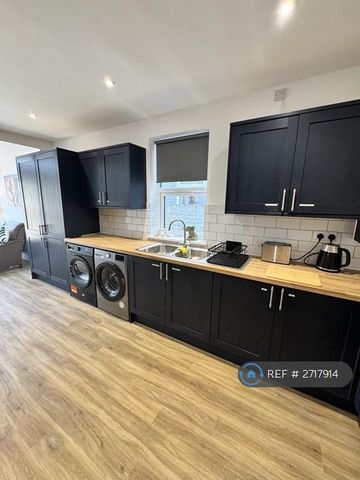 1 bedroom in a house share to rent - Photo 3