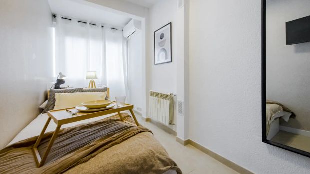 Room in a shared 7-bedroom apartment for rent in Pacífico, professionals only. - Photo 1