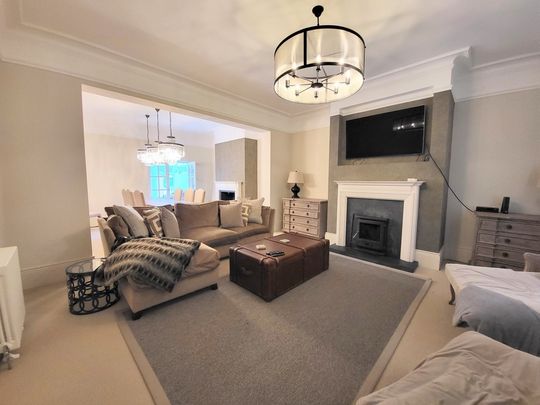 4 bedroom semi-detached to let - Photo 1