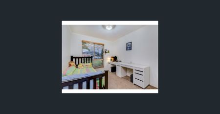 Perfectly Presented Point Cook Home! - Photo 3