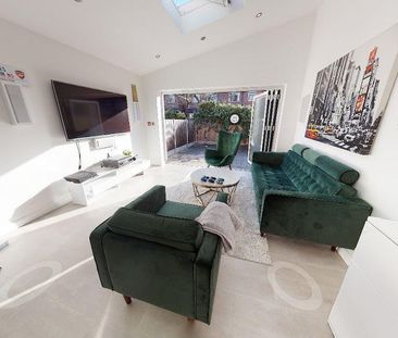 1 bedroom in a house share to rent - Photo 1