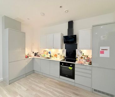 Avenue Court, Camberley, Surrey, GU15 - Photo 2
