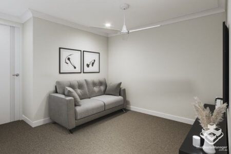 Near New 4 BED Townhouse available - Photo 3