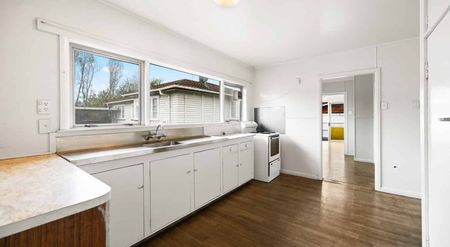 Spacious Four-Bedroom - Photo 2