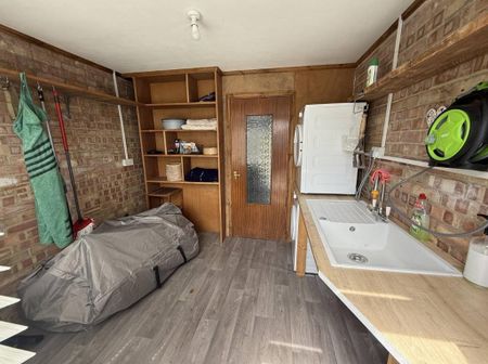 2 bedroom detached bungalow to rent - Photo 5