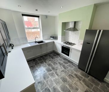 6 Bed Semi-Detached House, Salisbury Road, L15 - Photo 4