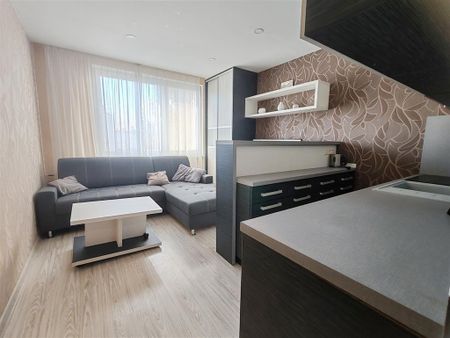 Kompletne zariadená a prerobená garsónka na námestí. - Photo 3