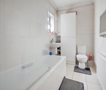 Watford Field Road, Watford - Photo 1