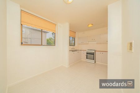 Light-Filled First Floor Apartment in Prime Camberwell Location - Photo 5