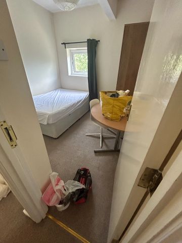 5 Bed Terraced House, Horfield Road, BS2 - Photo 4