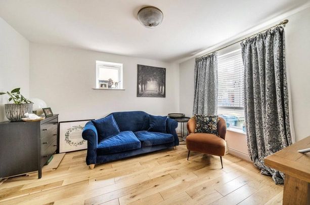 4 bedroom semi-detached house to rent - Photo 1