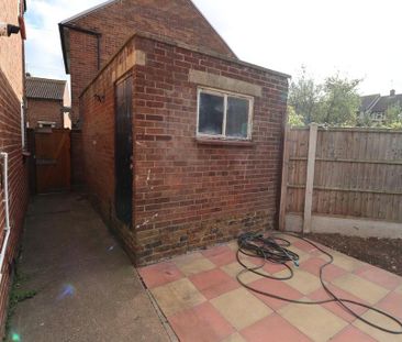 3 bedroom end of terrace house to rent - Photo 6