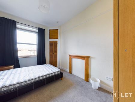 3 bedroom flat to rent - Photo 2