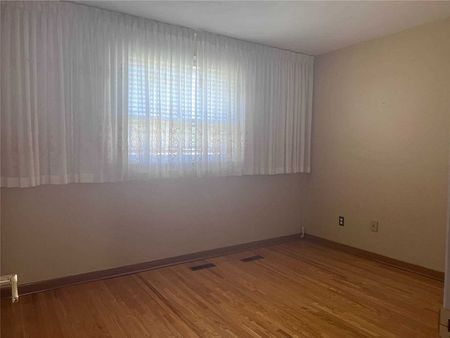 For Lease - 10 Laskay Cres Upstair N/A, Toronto, Ontario - Photo 2