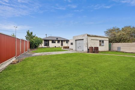 Three Bedroom Home Opposite Parklands - Photo 5