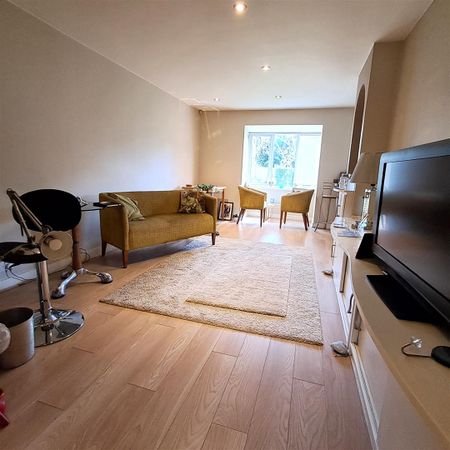 2 bed flat to rent in Richfield Road, Bushey, WD23 - Photo 4